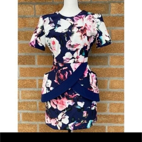 Finders Keepers Pursuit Floral Navy dress small - Picture 2 of 4